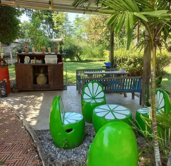 Majatalo บ้านพักคุณยายเขียว