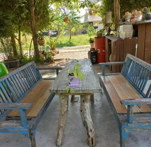 Majatalo บ้านพักคุณยายเขียว