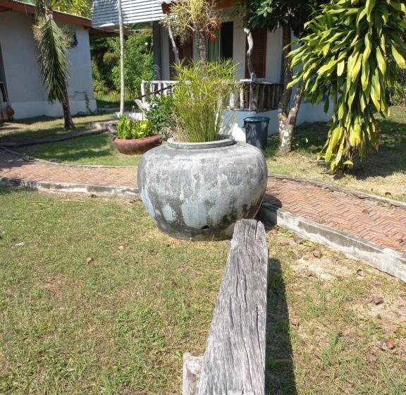 Panzió บ้านพักคุณยายเขียว