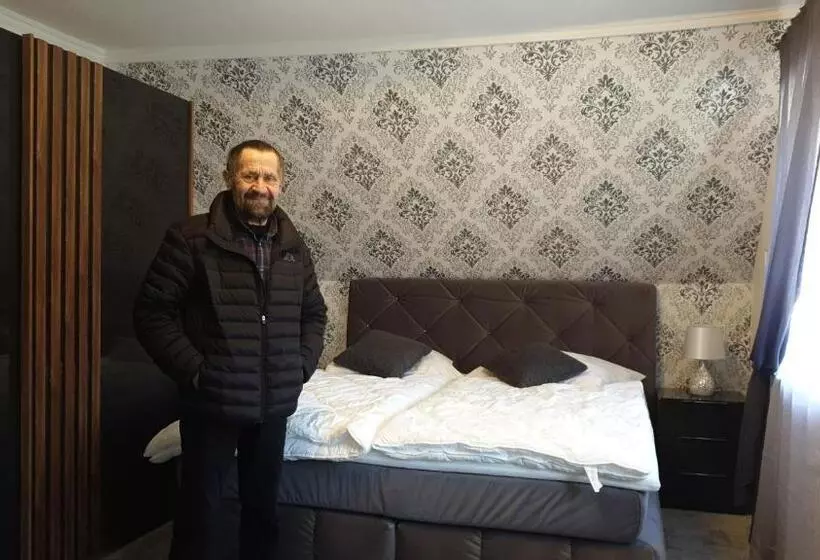 ペンション Dorfkrug Grabau