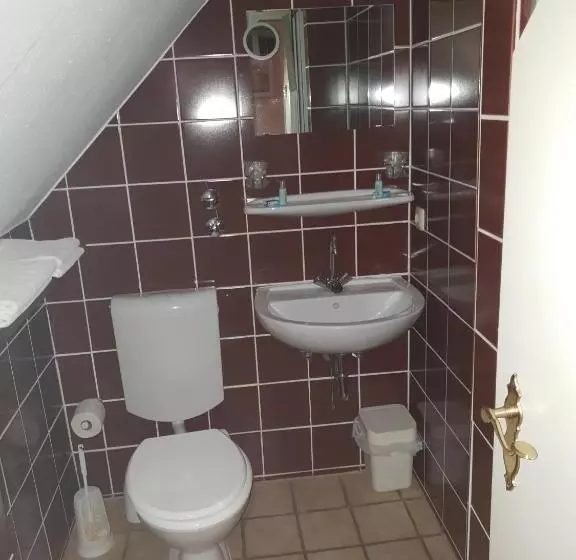 ペンション Dorfkrug Grabau