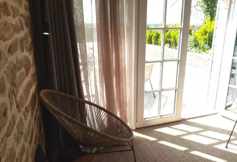 ペンション Galerie, Tumulus De La Hogue