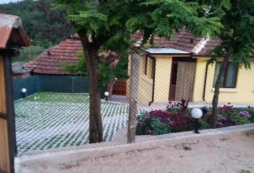 ペンション Guest House „ivanovata House”