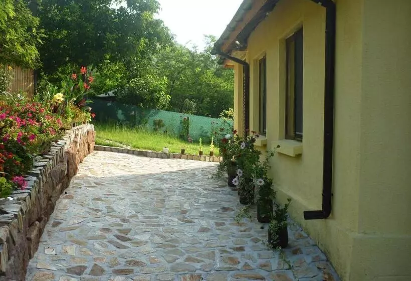 ペンション Guest House „ivanovata House”