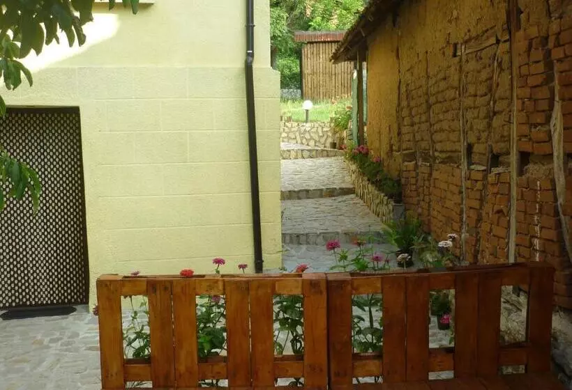 ペンション Guest House „ivanovata House”