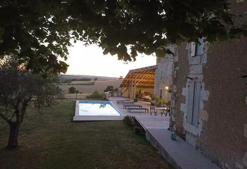 Aamiaismajoitus (B&B) Pigeonnier De Sabaillan