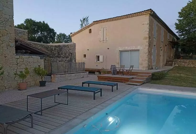 Aamiaismajoitus (B&B) Pigeonnier De Sabaillan