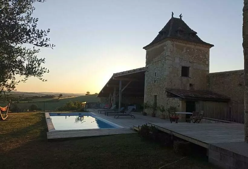 Aamiaismajoitus (B&B) Pigeonnier De Sabaillan