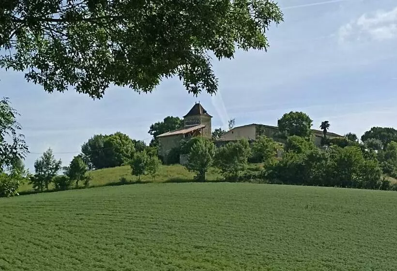 Aamiaismajoitus (B&B) Pigeonnier De Sabaillan