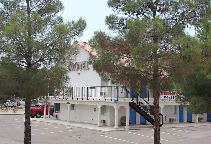 Backcountry Inn Motel