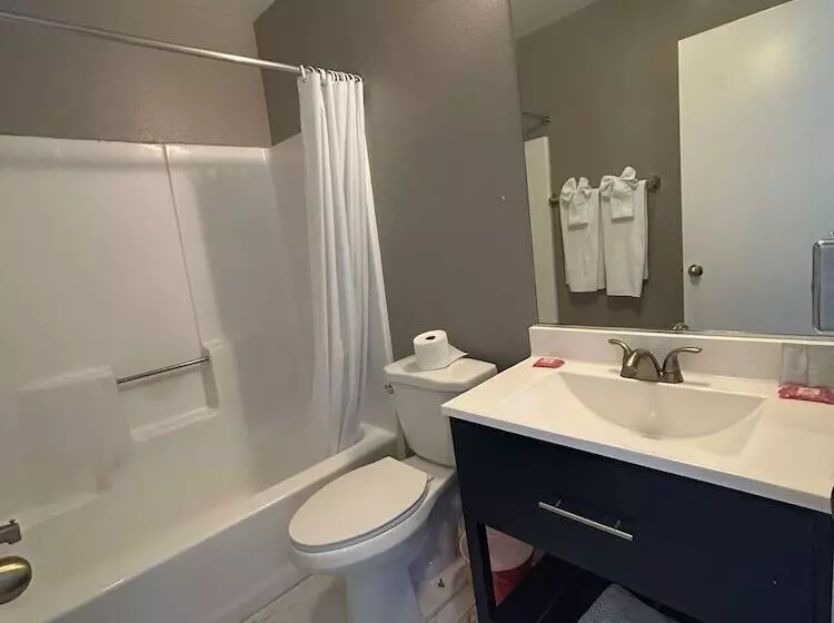 Backcountry Inn Motel