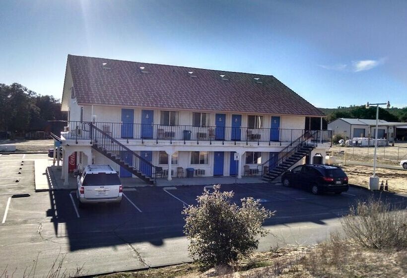 Backcountry Inn Motel