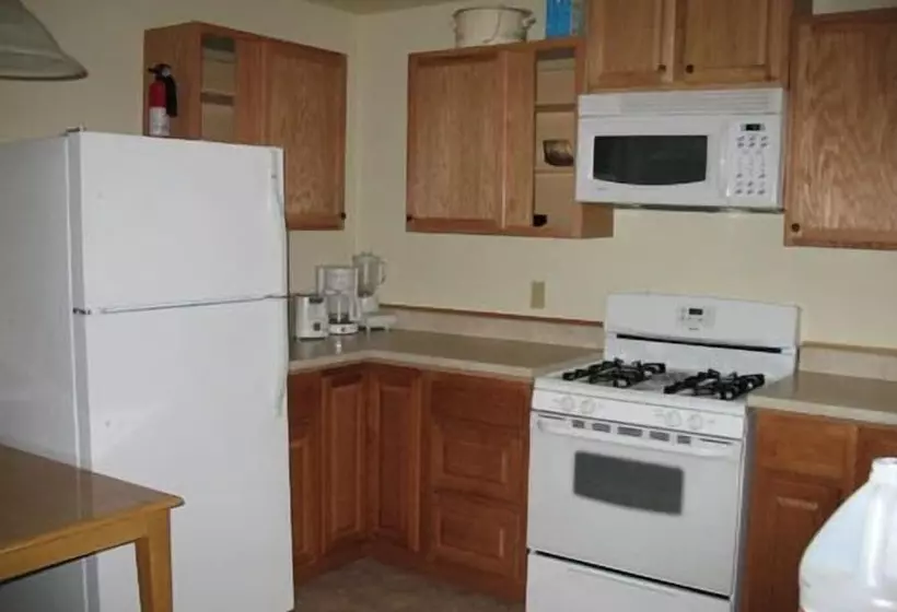 Hotelli Frenchy's Fishing And Adventure Cabins