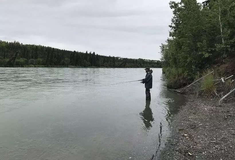 Hotelli Frenchy's Fishing And Adventure Cabins