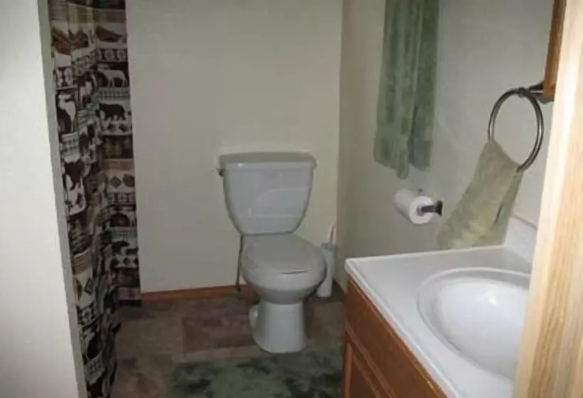 Hotelli Frenchy's Fishing And Adventure Cabins