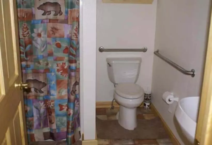 Hotelli Frenchy's Fishing And Adventure Cabins