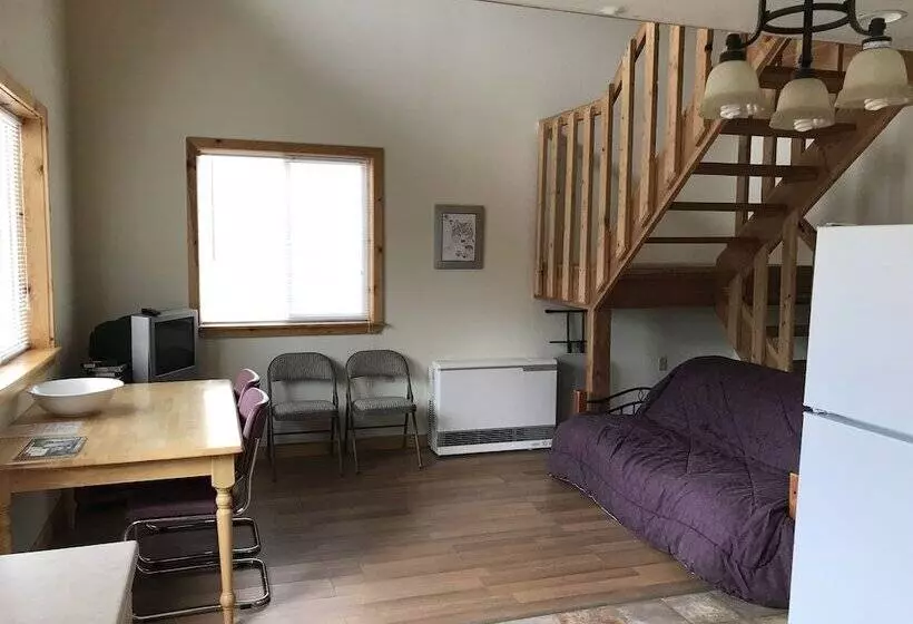 Hotelli Frenchy's Fishing And Adventure Cabins