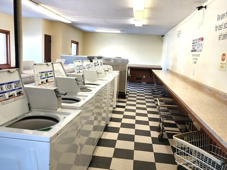 ホテル Grantsburg Inn