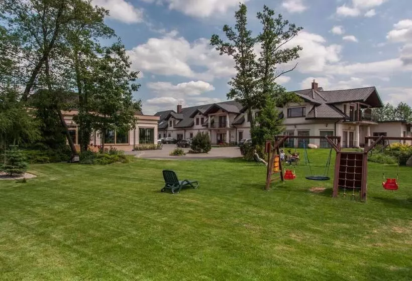 Hotelli Dworek Nad Pilicą