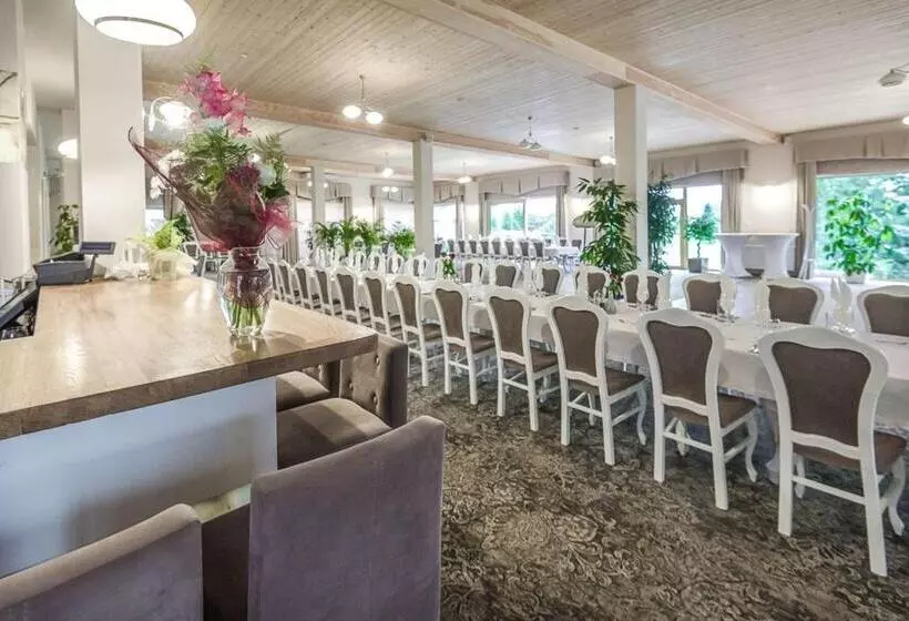 Hotelli Dworek Nad Pilicą