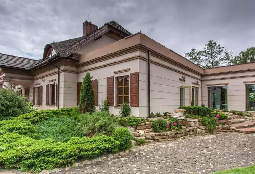 Hotelli Dworek Nad Pilicą