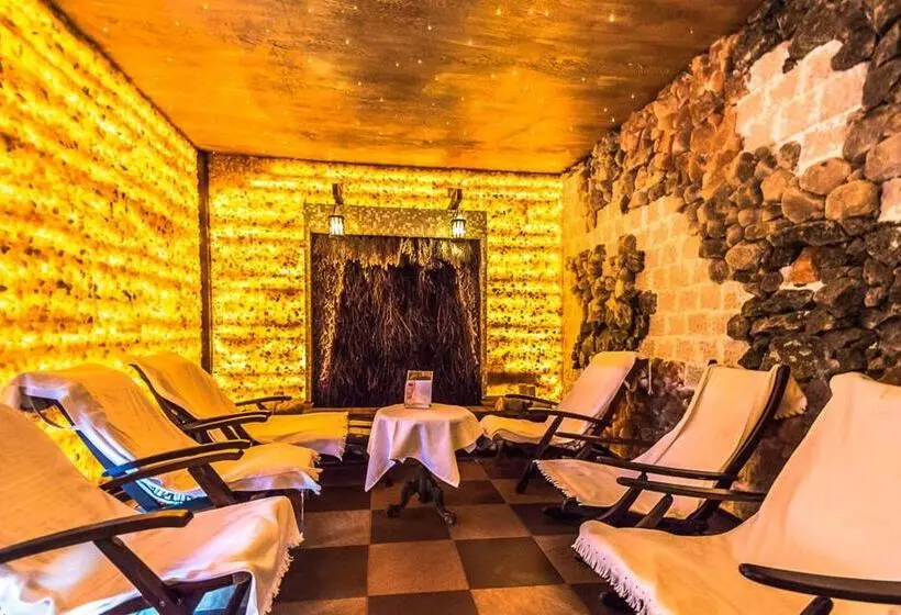 Hotelli Dworek Nad Pilicą