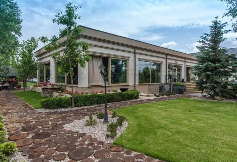 Hotelli Dworek Nad Pilicą