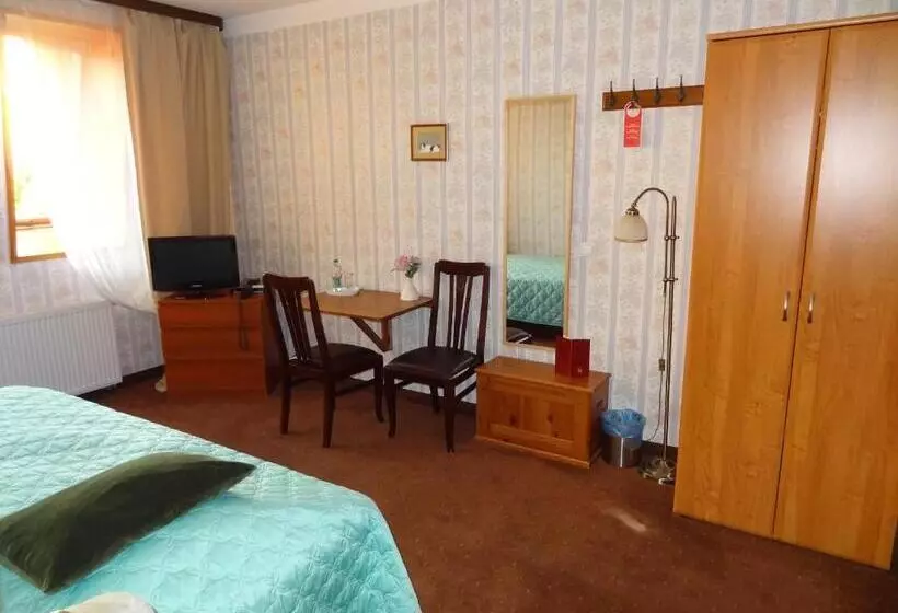 Hotelli Pensjonat U Kota Wasyla