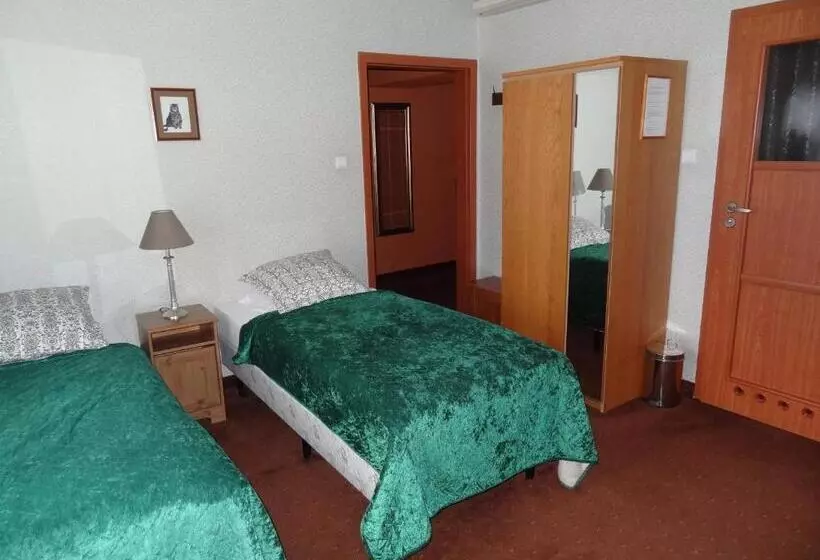 Hotelli Pensjonat U Kota Wasyla