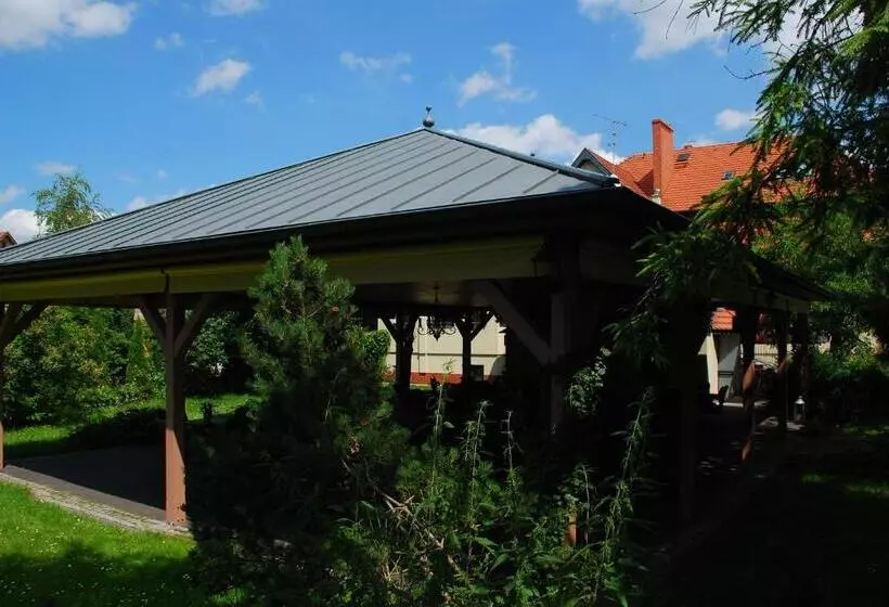 Hotelli Pensjonat U Kota Wasyla