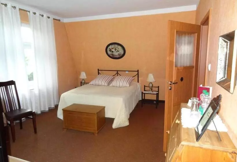 Hotelli Pensjonat U Kota Wasyla