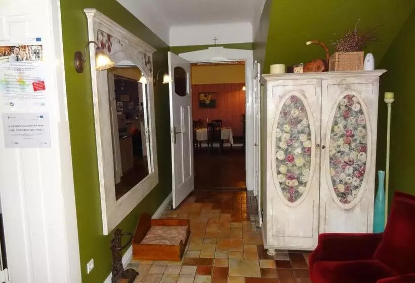 Hotelli Pensjonat U Kota Wasyla