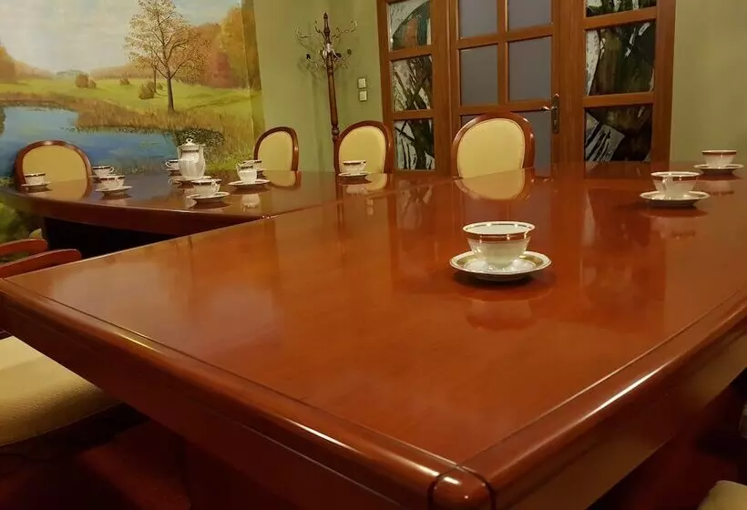 Hotelli Rezydencja Pod Zegarem