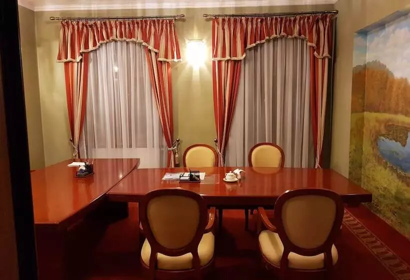 Hotelli Rezydencja Pod Zegarem