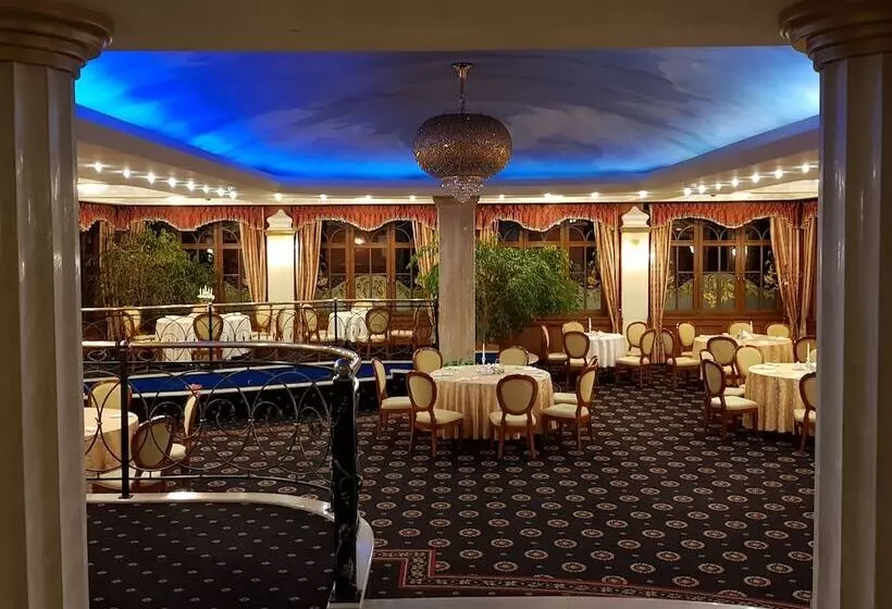 Hotelli Rezydencja Pod Zegarem