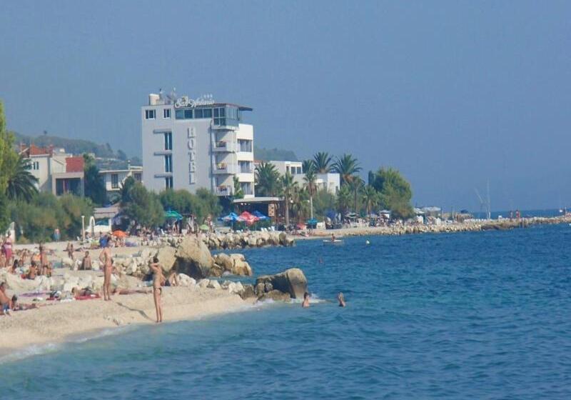 Apartments And Rooms Mladenka