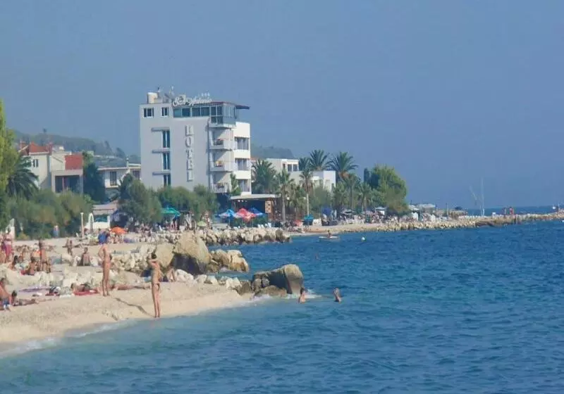 Apartments And Rooms Mladenka