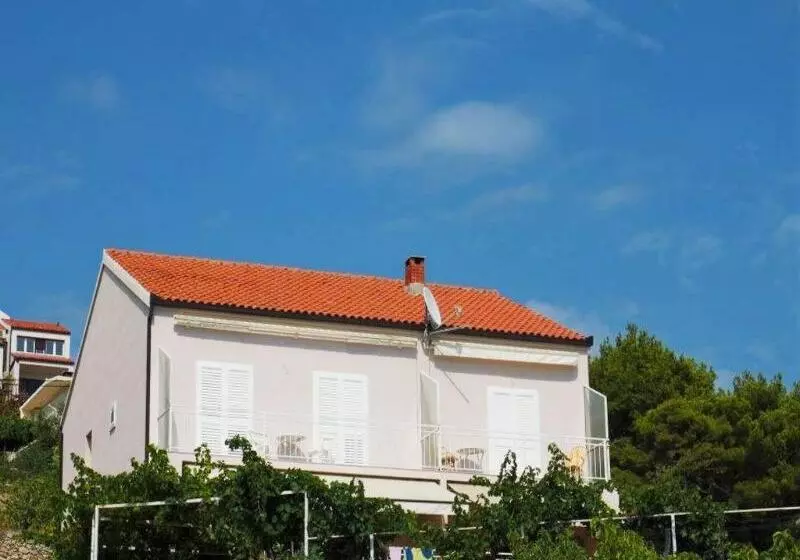 Apartments And Rooms Mladenka