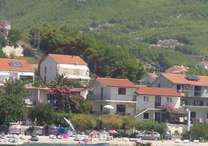 Apartments And Rooms Mladenka