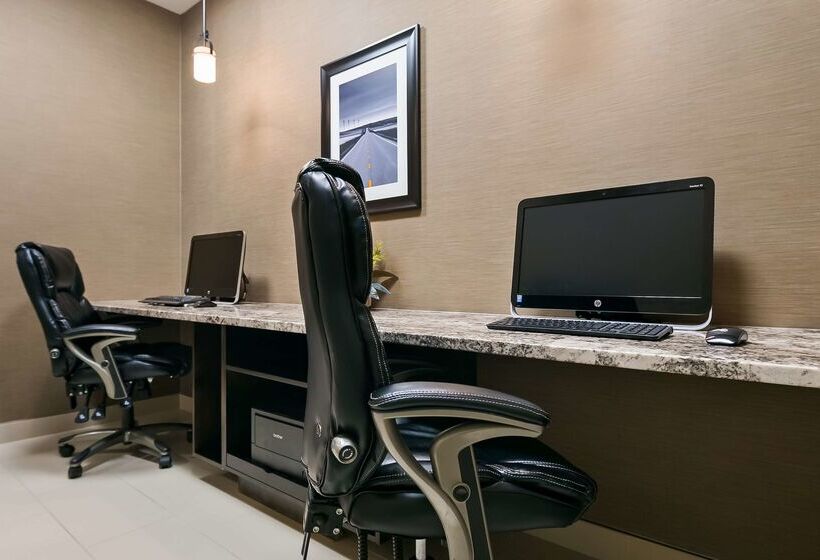 호텔 Best Western Plus Okotoks Inn & Suites