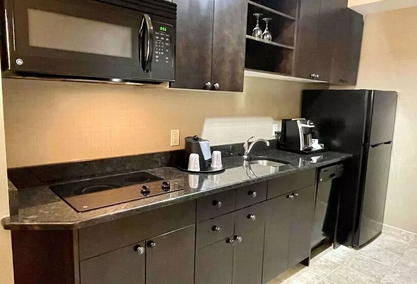 酒店 Best Western Plus Okotoks Inn & Suites