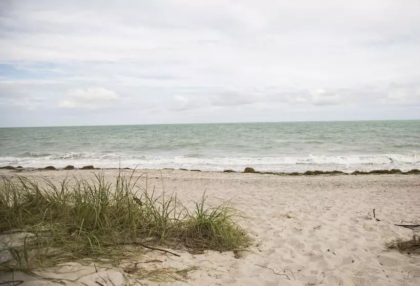 בית מלון כפרי Coral Reef At Key Biscayne
