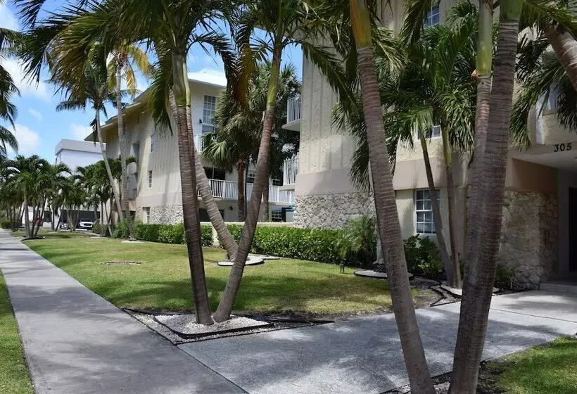 בית מלון כפרי Coral Reef At Key Biscayne