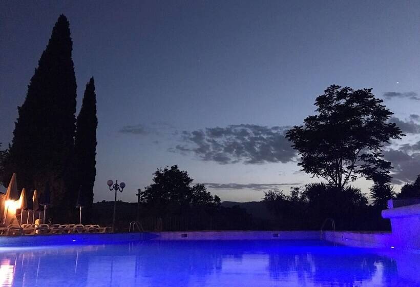 فندق ريفى Villa Tasca