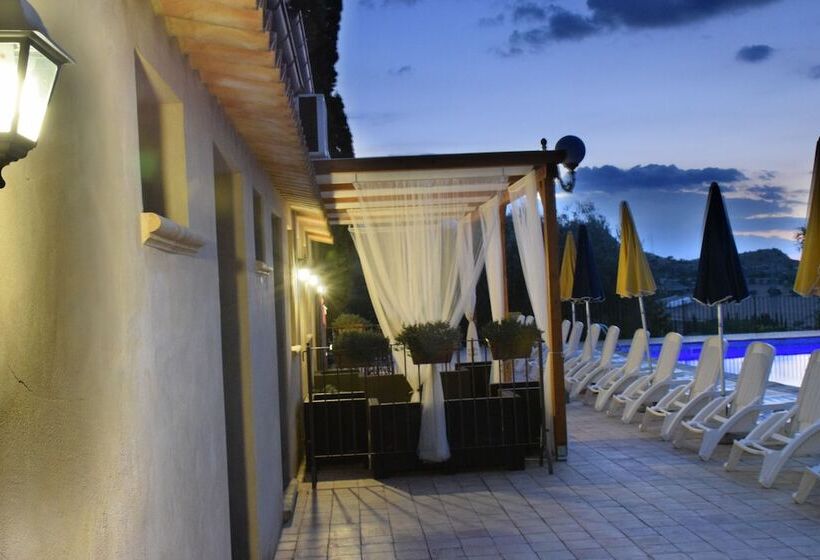 فندق ريفى Villa Tasca