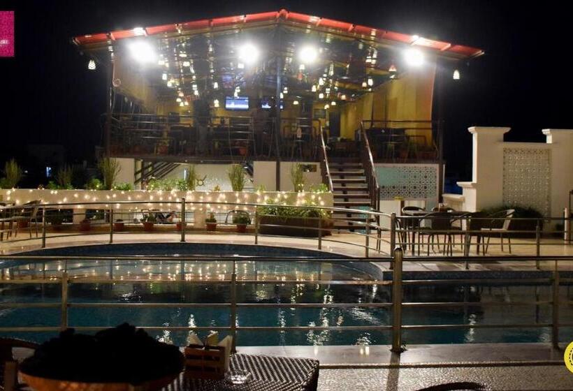 هتل The Solitaire