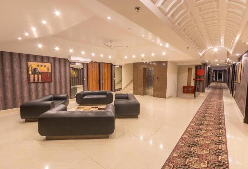 هتل The Solitaire