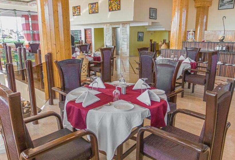 هتل The Solitaire