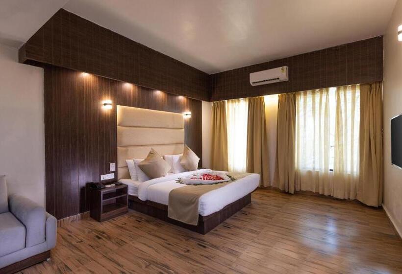 هتل The Solitaire