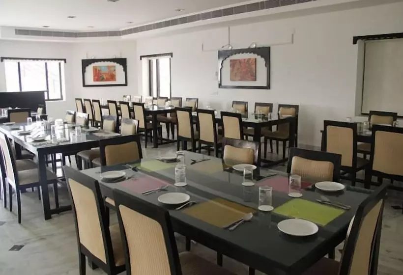 Отель United 21 Lake City Resort